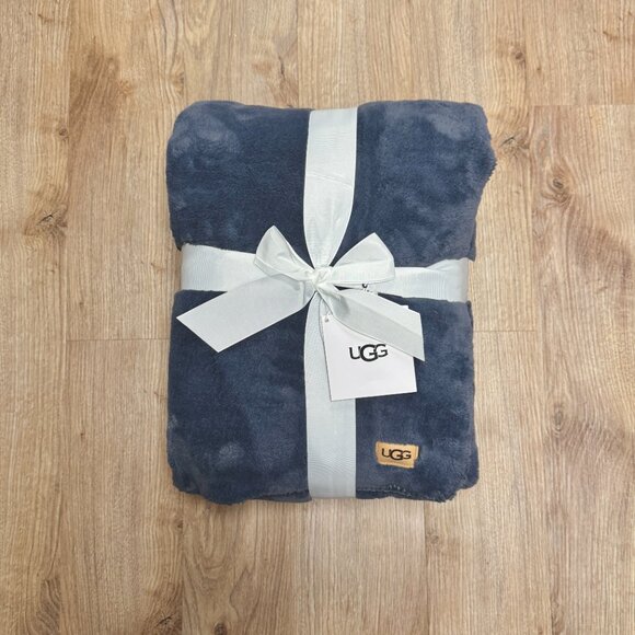 UGG Whitecap Throw Denim Blue Fleece Blanket Bedding Reversible Faux Fur 50 x 70 - Picture 3 of 7
